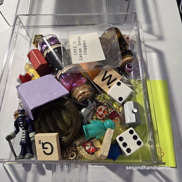 My Pretties Curio Box – A Bewitching Collection of Oddities & Charms Lot B - Picture 1 of 4